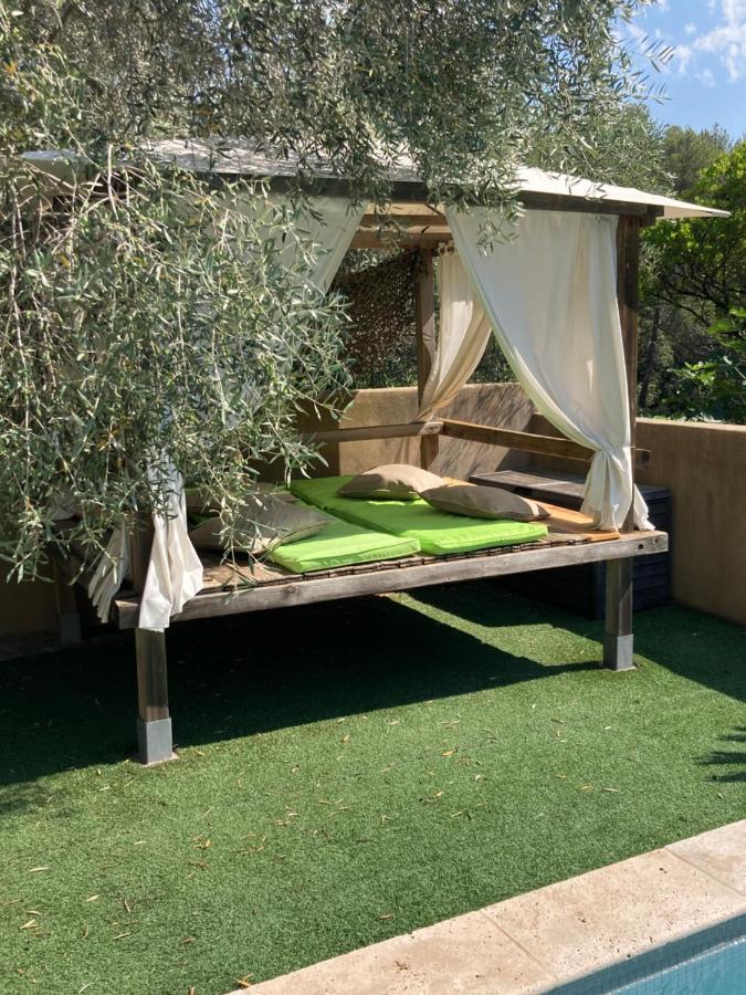 Maison Ensoleillee Au Milieu Des Pins Entre Et Cassis Marseille