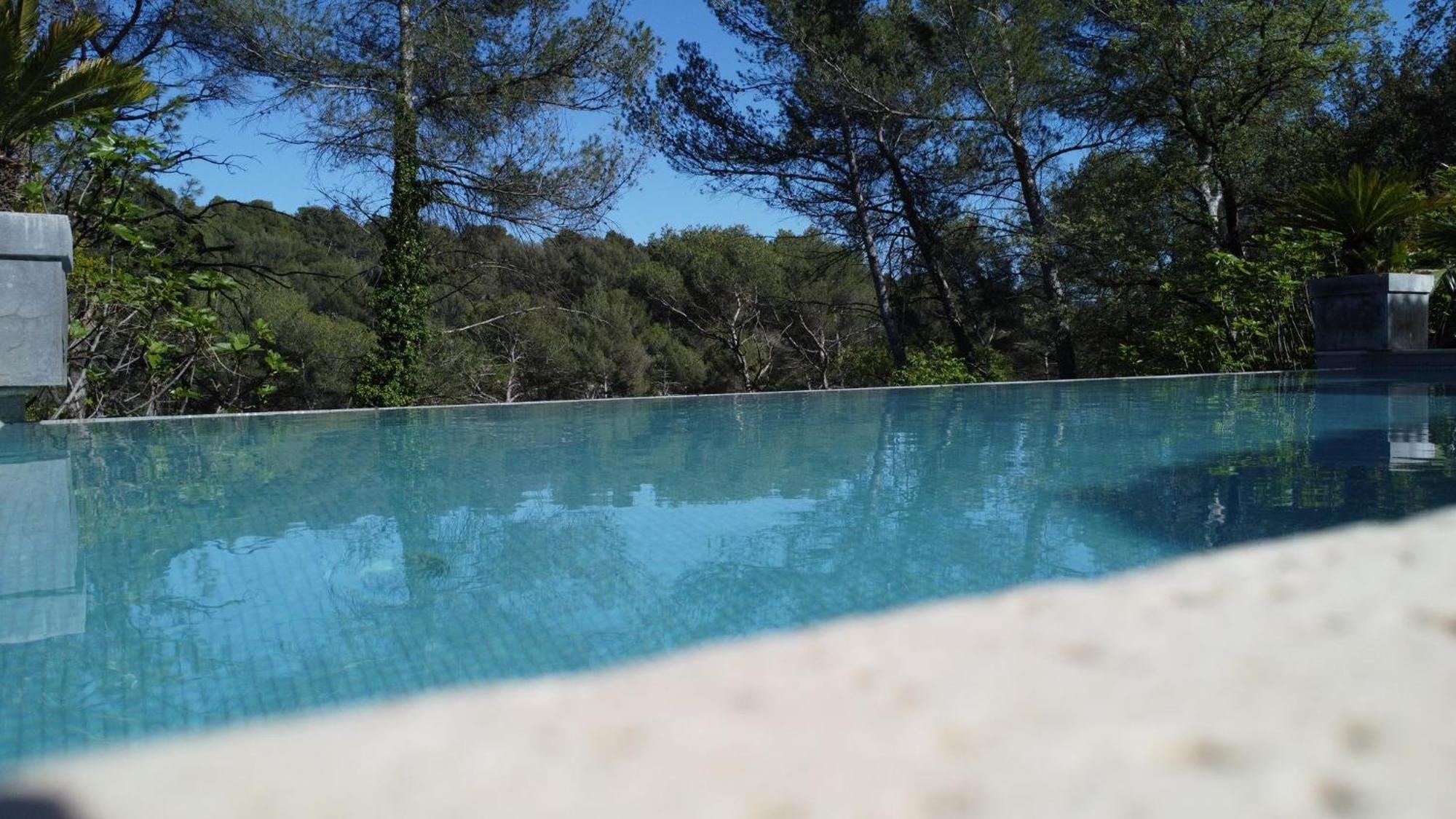 Maison Ensoleillee Au Milieu Des Pins Entre Et Cassis *