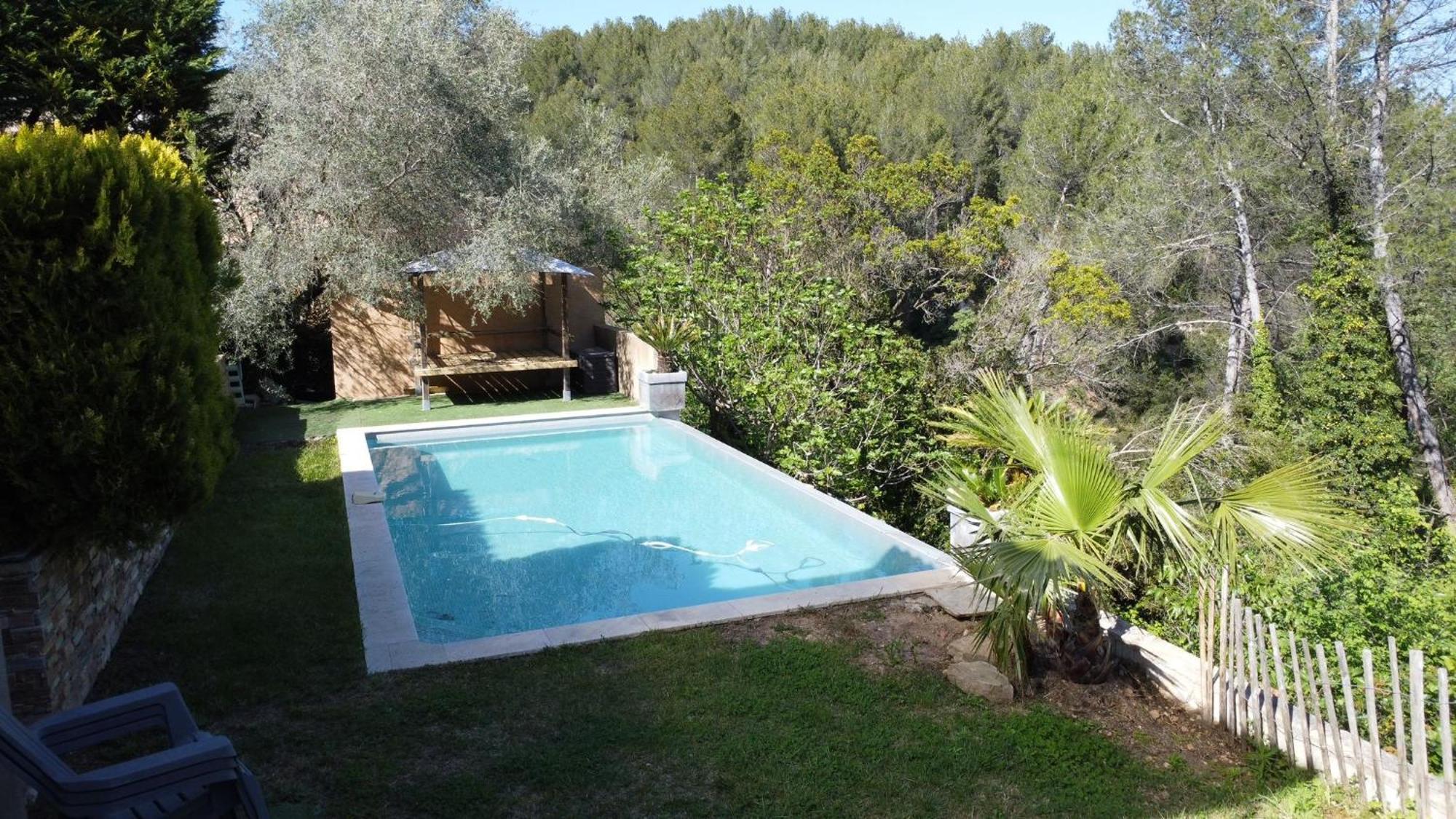 Maison Ensoleillee Au Milieu Des Pins Entre Et Cassis Marseille